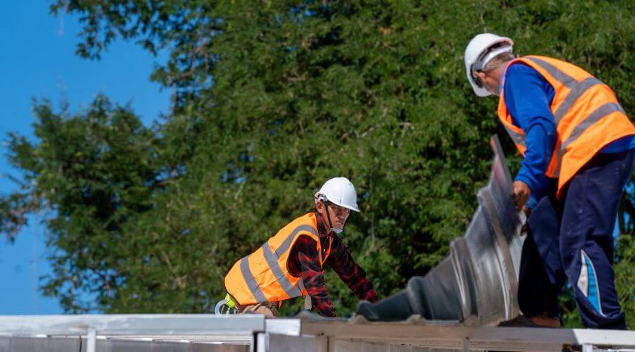 Professional gutter cleaning in Welling, OK